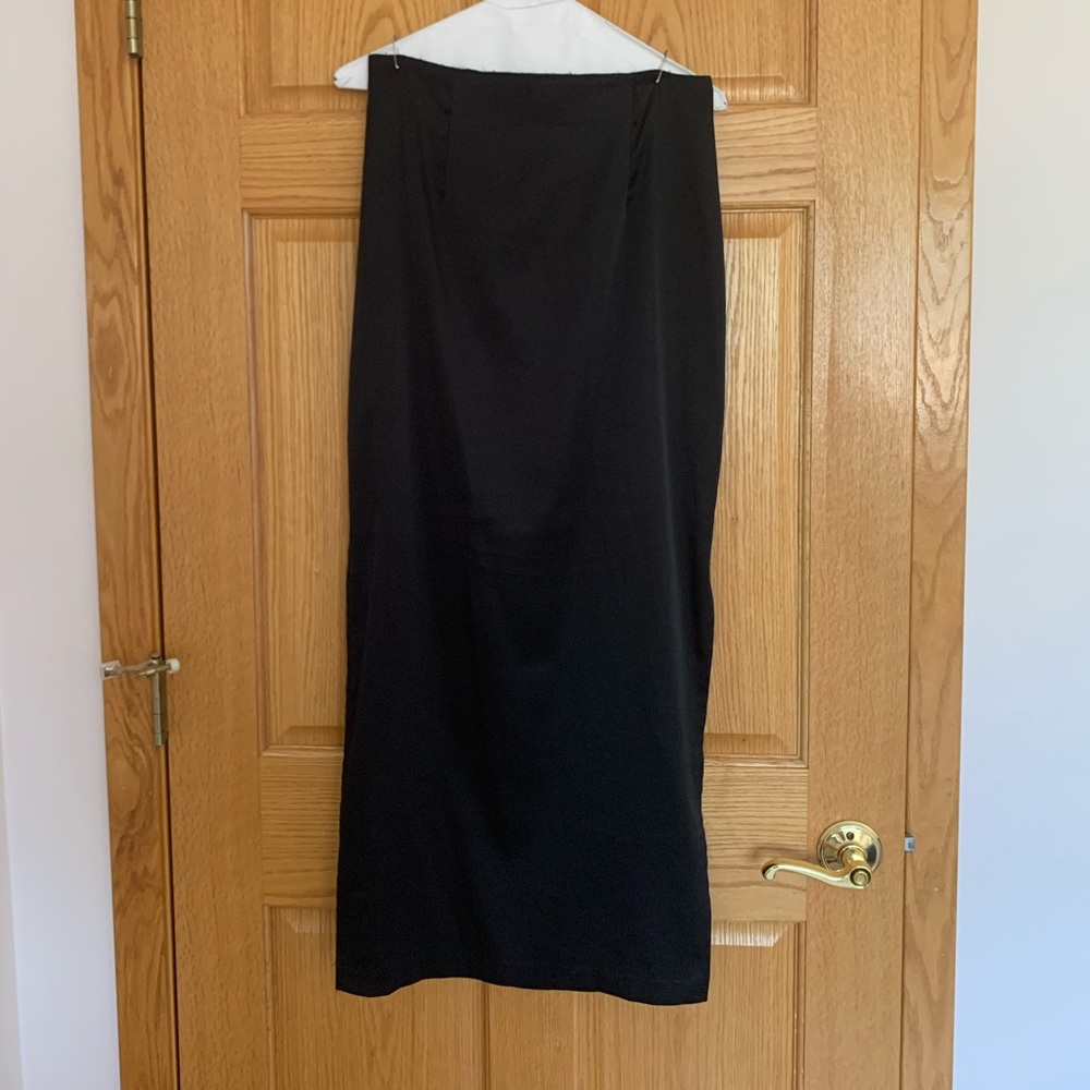 Long pencil skirt